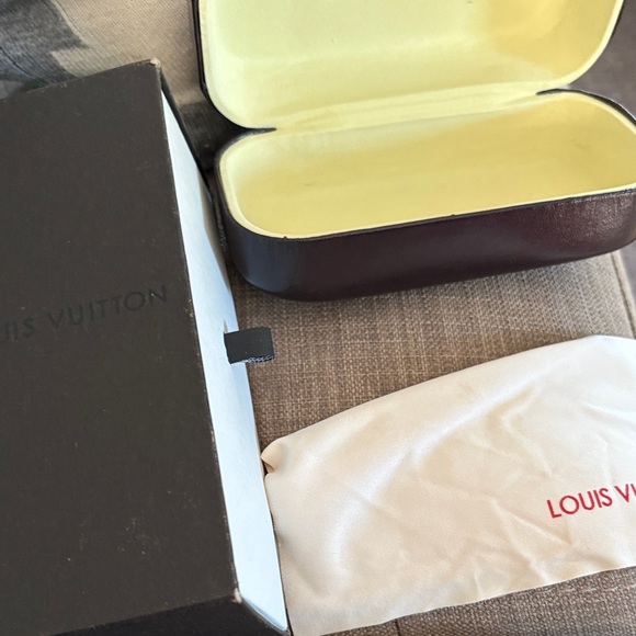 Copy Louis Vuitton sunglasses in case